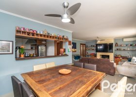 Casa à venda com 160m², 3 dormitórios, 1 suíte, 4 vagas, no bairro Ipanema / Imperial Parque em Porto Alegre
