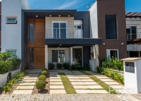 Casa em Condomínio à venda com 140m², 3 dormitórios, 1 suíte, 2 vagas, no bairro Hipica em PORTO ALEGRE