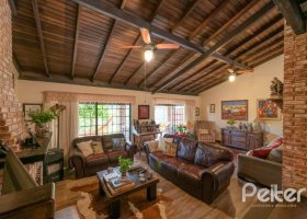 Casa à venda com 200m², 2 dormitórios, 2 suítes, 3 vagas, no bairro Vila Assunção em Porto Alegre