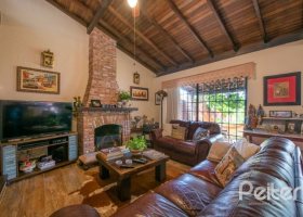 Casa à venda com 200m², 2 dormitórios, 2 suítes, 3 vagas, no bairro Vila Assunção em Porto Alegre