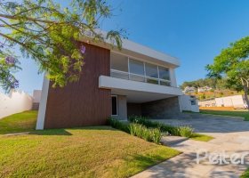 Casa em Condomínio à venda com 310m², 3 dormitórios, 3 suítes, 2 vagas, no bairro Alphaville em PORTO ALEGRE