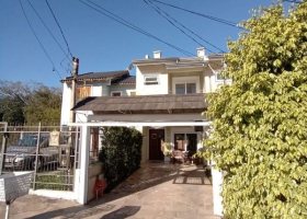 Casa à venda com 118m², 3 dormitórios, 1 suíte, 2 vagas, no bairro Hípica em Porto Alegre