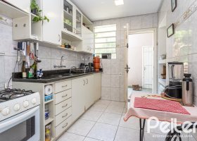 Casa à venda com 134m², 2 dormitórios, 2 suítes, 2 vagas, no bairro Vila Assunção em Porto Alegre