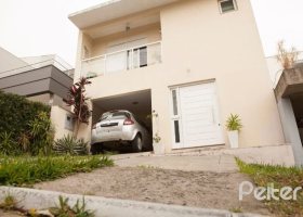 Casa em Condomínio à venda com 132m², 3 dormitórios, 1 suíte, 2 vagas, no bairro Vila Nova em PORTO ALEGRE