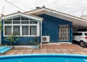 Casa à venda com 143m², 3 dormitórios, 2 suítes, 1 vaga, no bairro Ipanema em Porto Alegre