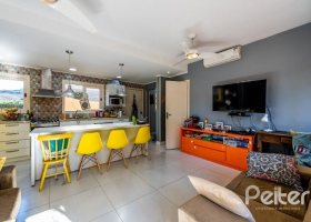 Casa em Condomínio à venda com 400m², 5 dormitórios, 2 suítes, 3 vagas, no bairro Cavalhada em PORTO ALEGRE