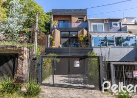 Casa à venda com 208m², 3 dormitórios, 3 suítes, 2 vagas, no bairro Vila Conceição em Porto Alegre