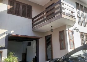 Casa em Condomínio à venda com 143m², 3 dormitórios, 1 suíte, 2 vagas, no bairro Tristeza em Porto Alegre