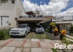 Casa em Condomínio à venda com 185m², 3 dormitórios, 1 suíte, 2 vagas, no bairro Vila Nova em PORTO ALEGRE