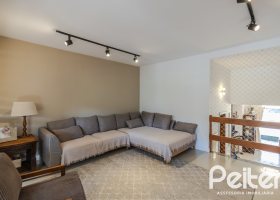Casa em Condomínio à venda com 185m², 3 dormitórios, 1 suíte, 2 vagas, no bairro Vila Nova em PORTO ALEGRE