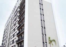 Apartamento à venda com 100m², 3 dormitórios, 1 suíte, 2 vagas, no bairro Cristal em PORTO ALEGRE