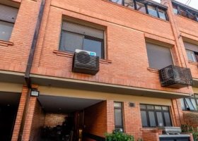 Casa em Condomínio à venda com 359m², 3 dormitórios, 1 suíte, 4 vagas, no bairro Cristal em Porto Alegre