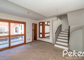 Casa em Condomínio à venda com 145m², 3 dormitórios, 1 suíte, 2 vagas, no bairro Tristeza em Porto Alegre