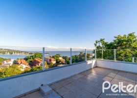 Casa à venda com 380m², 4 dormitórios, 2 suítes, 3 vagas, no bairro Vila Assunção em Porto Alegre
