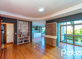 Casa à venda com 380m², 4 dormitórios, 2 suítes, 3 vagas, no bairro Vila Assunção em Porto Alegre