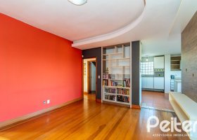Casa à venda com 380m², 4 dormitórios, 2 suítes, 3 vagas, no bairro Vila Assunção em Porto Alegre