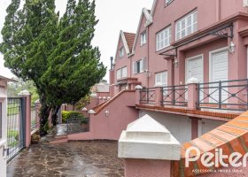 Casa em Condomínio à venda com 210m², 4 dormitórios, 2 suítes, 2 vagas, no bairro Vila Assunção em Porto Alegre