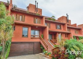 Casa em Condomínio à venda com 382m², 4 dormitórios, 1 suíte, 3 vagas, no bairro Cristal em PORTO ALEGRE