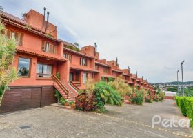 Casa em Condomínio à venda com 382m², 4 dormitórios, 1 suíte, 3 vagas, no bairro Cristal em PORTO ALEGRE
