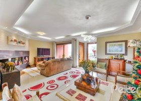 Casa em Condomínio à venda com 382m², 4 dormitórios, 1 suíte, 3 vagas, no bairro Cristal em PORTO ALEGRE