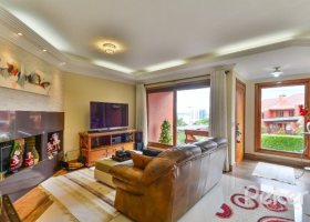 Casa em Condomínio à venda com 382m², 4 dormitórios, 1 suíte, 3 vagas, no bairro Cristal em PORTO ALEGRE