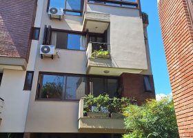 Casa em Condomínio à venda com 226m², 3 dormitórios, 2 suítes, 2 vagas, no bairro Vila Assunção em Porto Alegre
