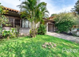 Casa à venda com 300m², 4 dormitórios, 2 suítes, 1 vaga, no bairro Jardim Isabel em Porto Alegre