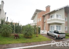Casa em Condomínio à venda com 263m², 3 dormitórios, 1 suíte, 3 vagas, no bairro Mountain Ville em PORTO ALEGRE