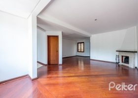 Casa à venda com 350m², 3 dormitórios, 1 suíte, 3 vagas, no bairro Vila Assunção em Porto Alegre