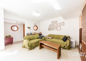 Casa em Condomínio à venda com 299m², 3 dormitórios, 1 suíte, 4 vagas, no bairro Cristal em PORTO ALEGRE