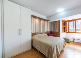 Casa em Condomínio à venda com 299m², 3 dormitórios, 1 suíte, 4 vagas, no bairro Cristal em PORTO ALEGRE