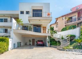 Casa em Condomínio à venda com 234m², 3 dormitórios, 3 suítes, 3 vagas, no bairro Hípica em Porto Alegre