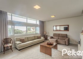 Casa à venda com 257m², 3 dormitórios, 3 suítes, 3 vagas, no bairro Sétimo Céu em Porto Alegre