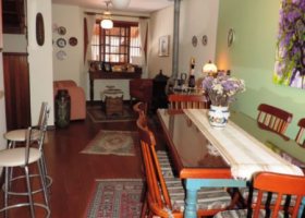 Casa em Condomínio à venda com 194m², 3 dormitórios, 1 suíte, 2 vagas, no bairro Vila Assunção em Porto Alegre