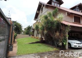 Casa em Condomínio à venda com 194m², 3 dormitórios, 1 suíte, 2 vagas, no bairro Vila Assunção em Porto Alegre