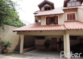 Casa em Condomínio à venda com 194m², 3 dormitórios, 1 suíte, 2 vagas, no bairro Vila Assunção em Porto Alegre