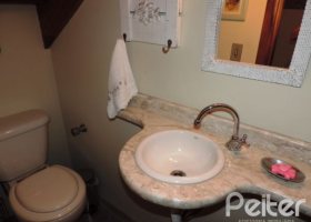 Casa em Condomínio à venda com 194m², 3 dormitórios, 1 suíte, 2 vagas, no bairro Vila Assunção em Porto Alegre