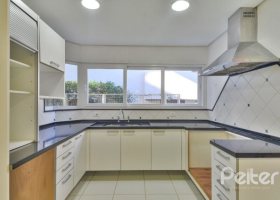 Casa em Condomínio à venda com 488m², 4 dormitórios, 2 suítes, 2 vagas, no bairro Cavalhada em PORTO ALEGRE