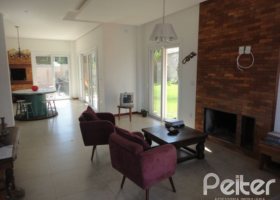 Casa em Condomínio à venda com 209m², 4 dormitórios, 2 suítes, 3 vagas, no bairro Hipica em PORTO ALEGRE