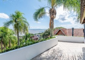 Casa à venda com 347m², 3 dormitórios, 3 suítes, 3 vagas, no bairro Sétimo Céu em Porto Alegre