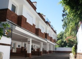 Casa em Condomínio à venda com 230m², 3 dormitórios, 1 suíte, 2 vagas, no bairro Jardim Isabel em Porto Alegre