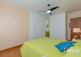 Casa em Condomínio à venda com 240m², 4 dormitórios, 1 suíte, 2 vagas, no bairro Pedra Redonda em PORTO ALEGRE