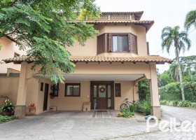 Casa em Condomínio à venda com 339m², 3 dormitórios, 1 suíte, 3 vagas, no bairro Tristeza em PORTO ALEGRE