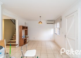 Casa em Condomínio à venda com 118m², 3 dormitórios, 1 suíte, 2 vagas, no bairro Cristal em Porto Alegre