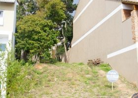 Terreno à venda, no bairro Vila Nova em Porto Alegre