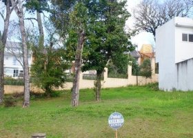 Terreno à venda, no bairro Vila Nova em Porto Alegre