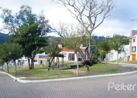 Terreno à venda, no bairro Vila Nova em Porto Alegre