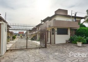 Casa em Condomínio à venda com 202m², 4 dormitórios, 3 suítes, 2 vagas, no bairro Cristal em Porto Alegre