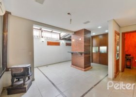 Casa em Condomínio à venda com 202m², 4 dormitórios, 3 suítes, 2 vagas, no bairro Cristal em Porto Alegre