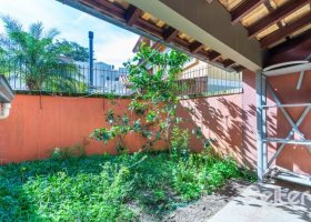 Casa à venda com 178m², 3 dormitórios, 1 suíte, 2 vagas, no bairro Jardim Isabel em Porto Alegre
